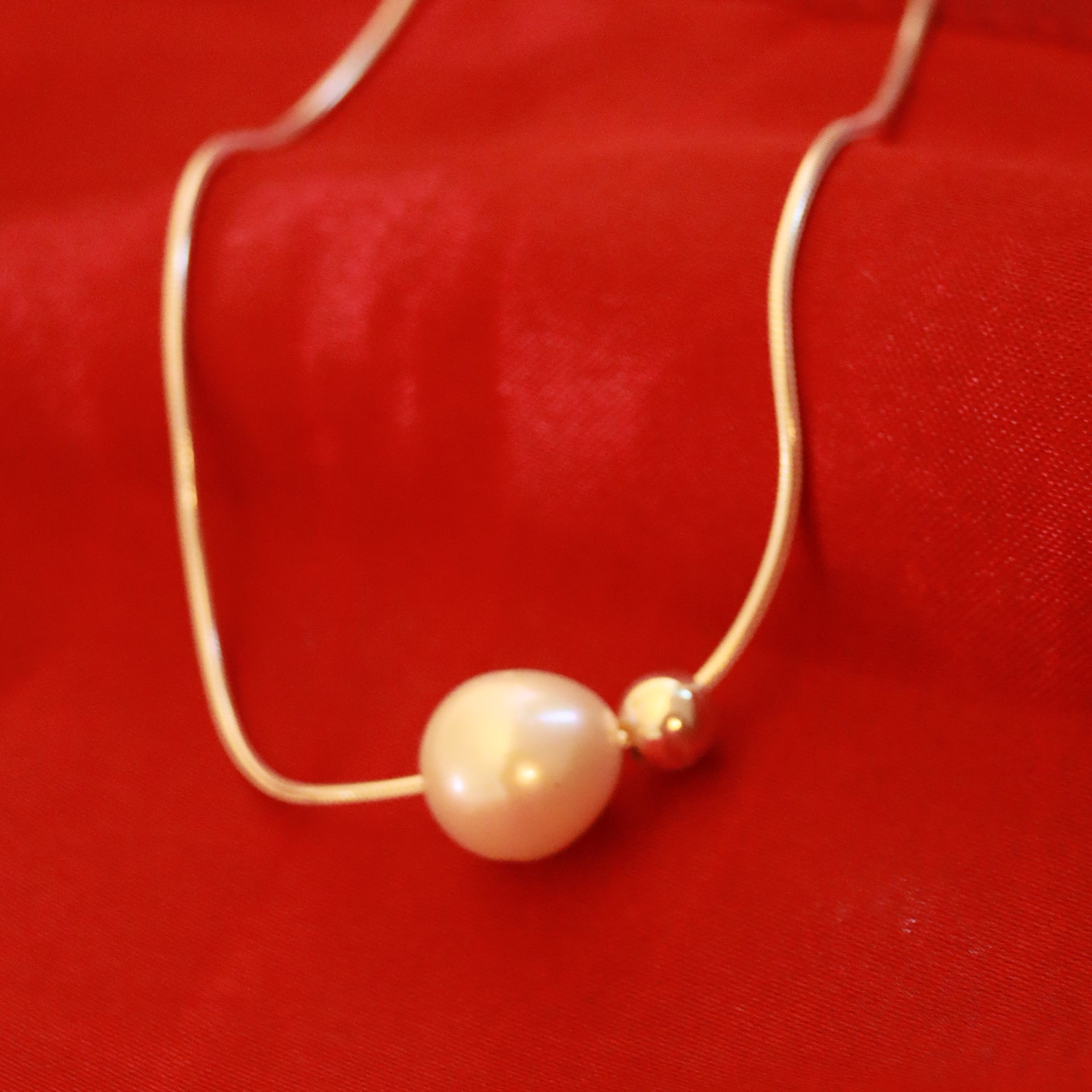 Solitary Glow – Handmade Sterling Silver &amp; Freshwater Pearl Necklace